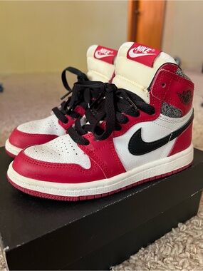 Nike Air Jordan 1 Mid - Red White Black